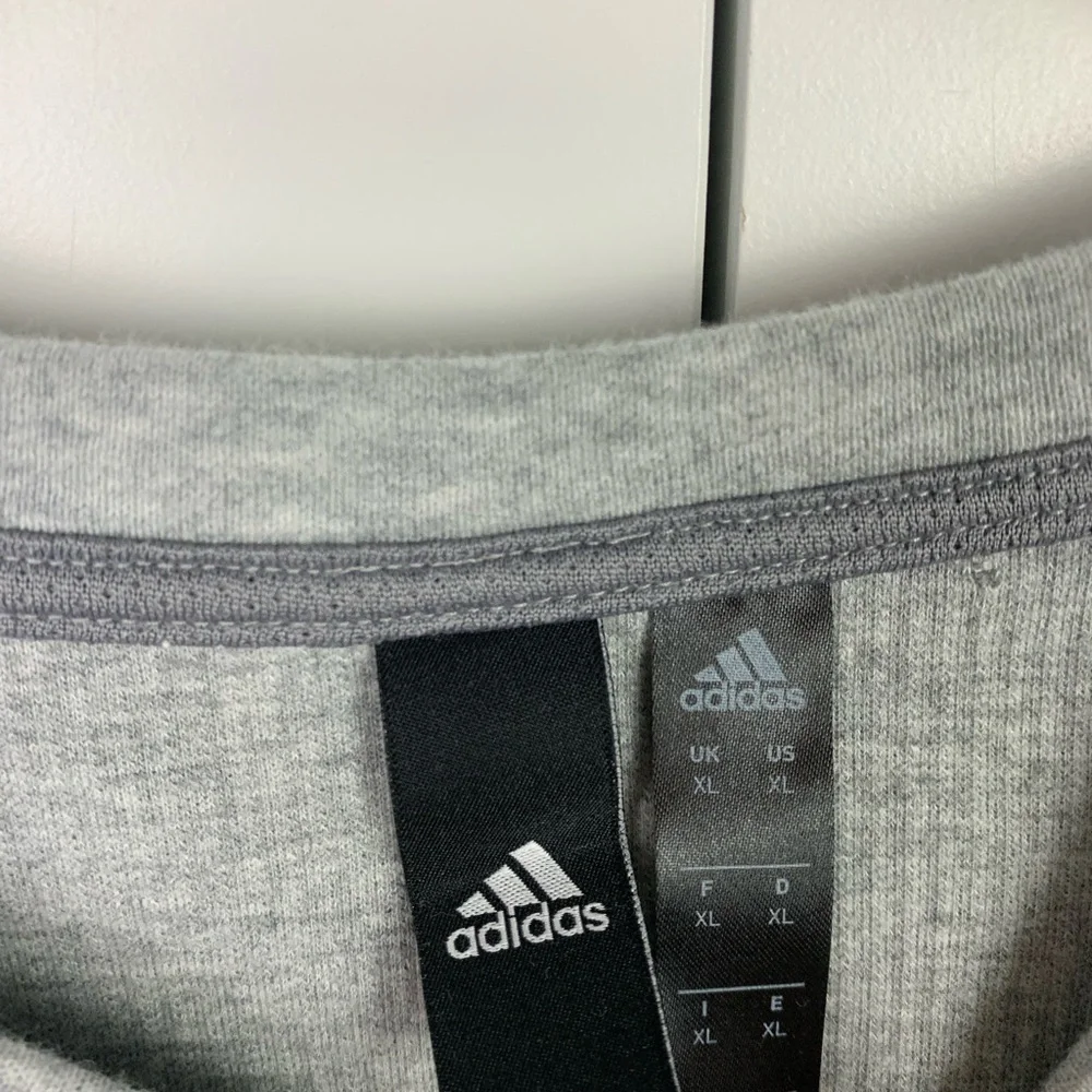 Adidas Men’s XL Ribbed Crew Neck Sweatshirt Gray